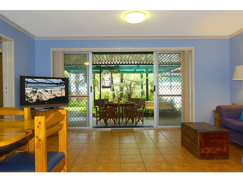 8 Girraween Street, Warana QLD 4575