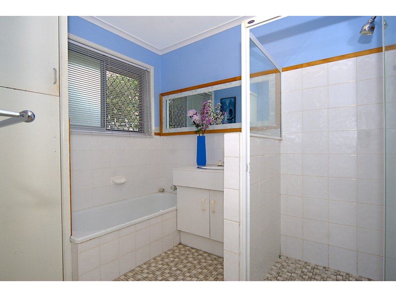 8 Girraween Street, Warana QLD 4575