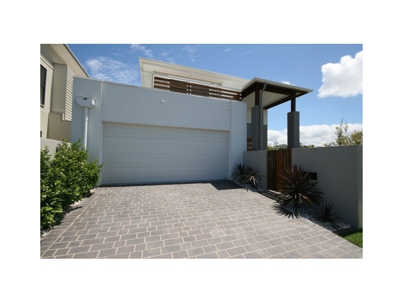 33 TARAWA STREET, Kawana Island QLD 4575