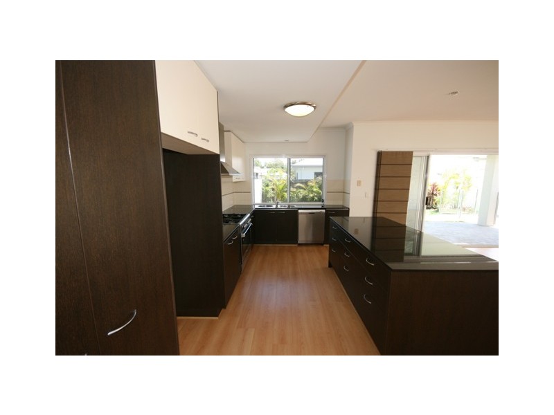 33 TARAWA STREET, Kawana Island QLD 4575