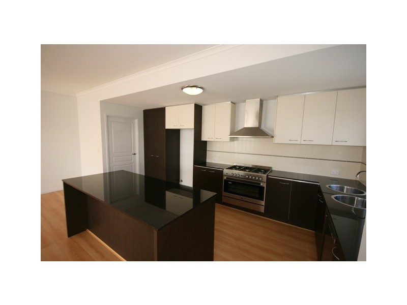 33 TARAWA STREET, Kawana Island QLD 4575