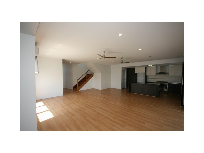 33 TARAWA STREET, Kawana Island QLD 4575