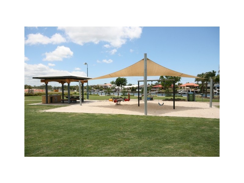 33 TARAWA STREET, Kawana Island QLD 4575