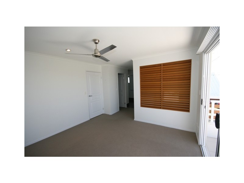 33 TARAWA STREET, Kawana Island QLD 4575