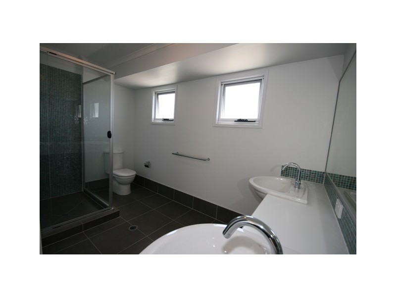 33 TARAWA STREET, Kawana Island QLD 4575