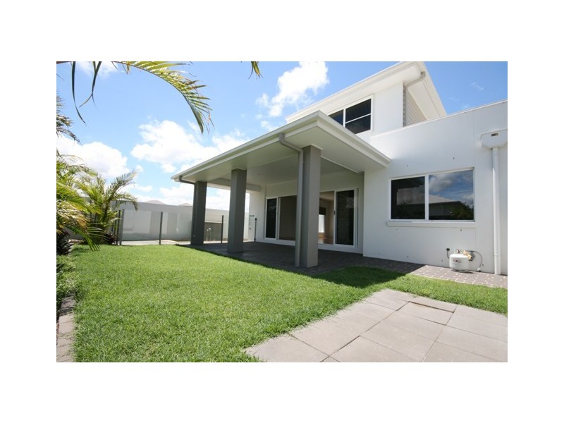 33 TARAWA STREET, Kawana Island QLD 4575