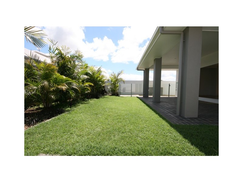 33 TARAWA STREET, Kawana Island QLD 4575