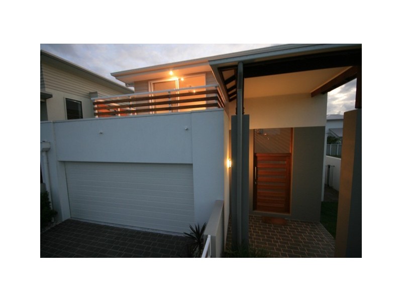 33 TARAWA STREET, Kawana Island QLD 4575