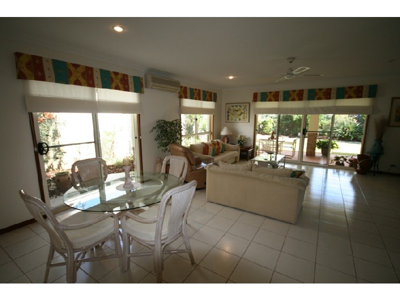 4 Glenwood Place, Twin Waters QLD 4564