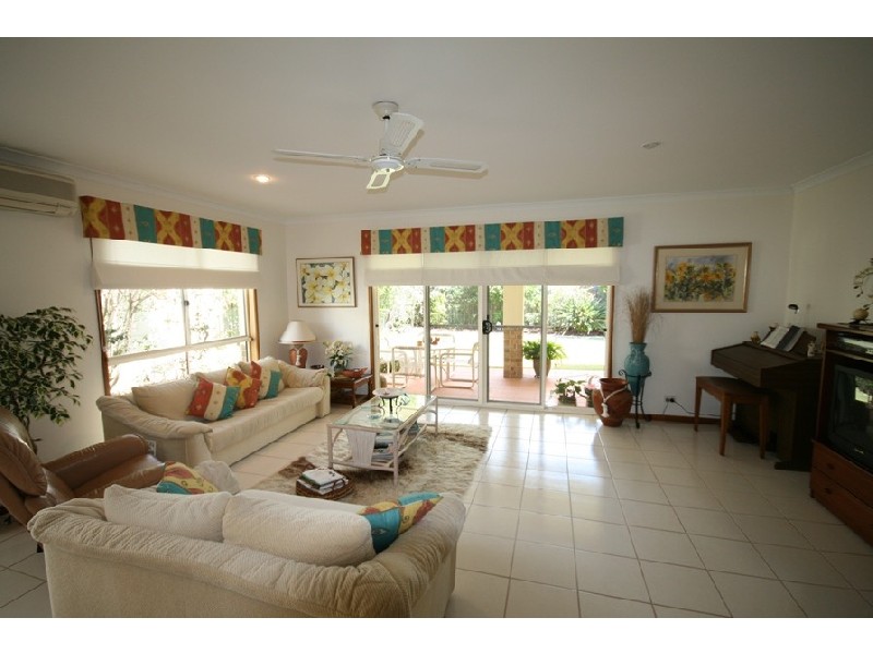 4 Glenwood Place, Twin Waters QLD 4564