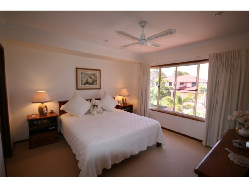 4 Glenwood Place, Twin Waters QLD 4564