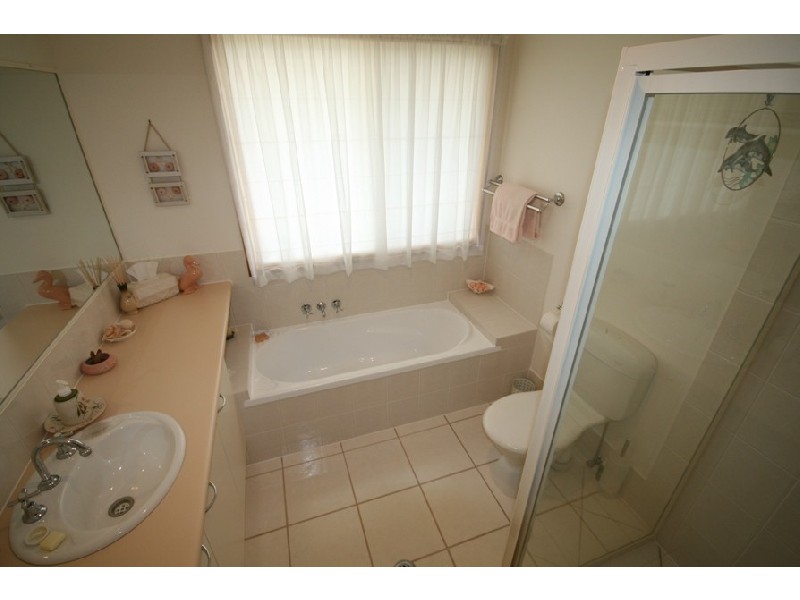 4 Glenwood Place, Twin Waters QLD 4564