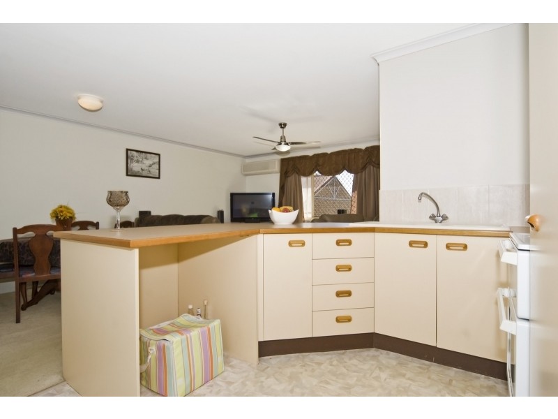 Unit 9, 38 Milbong Street, Battery Hill QLD 4551