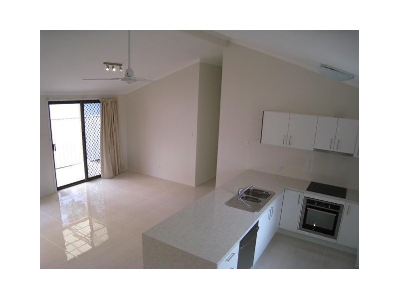 3/80 BROADWATER AV, Maroochydore QLD 4558