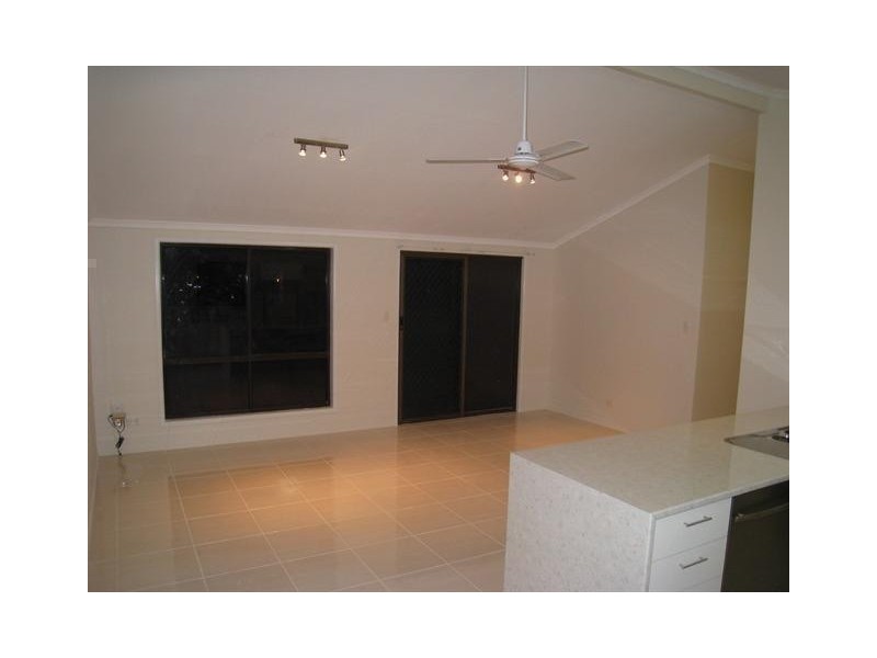 3/80 BROADWATER AV, Maroochydore QLD 4558