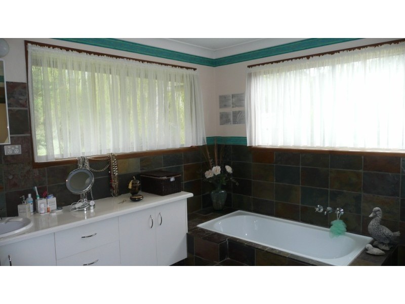 11 Ocean View Rd, Mount Mellum QLD 4550