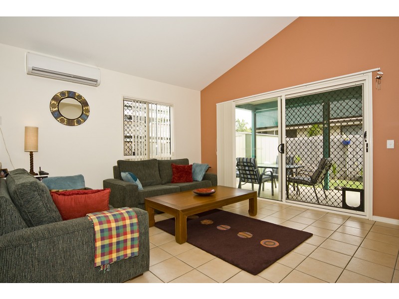 Cnr Bonaire & Maui Court, Kawana Island QLD 4575
