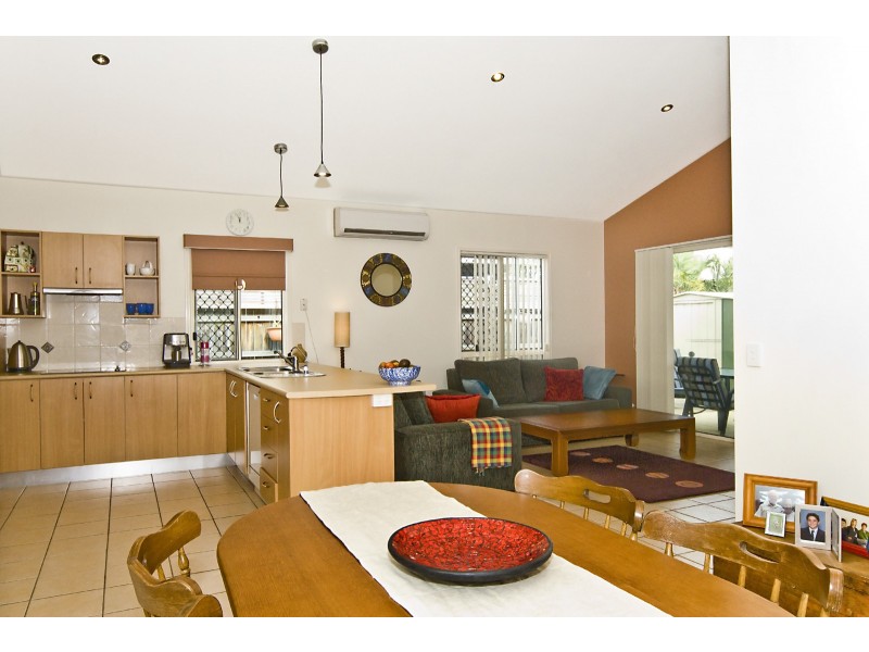 Cnr Bonaire & Maui Court, Kawana Island QLD 4575