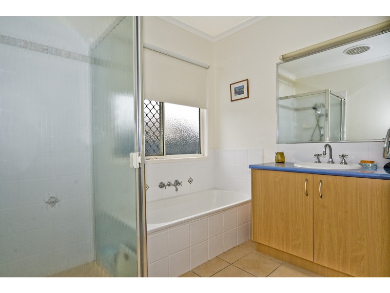 Cnr Bonaire & Maui Court, Kawana Island QLD 4575