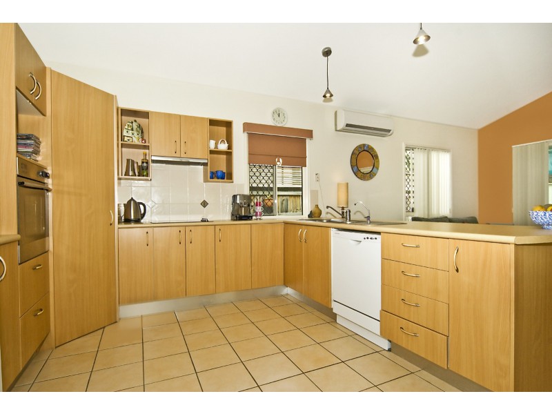 Cnr Bonaire & Maui Court, Kawana Island QLD 4575
