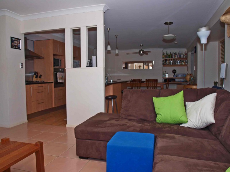 2 LAWMAN ST, Caloundra QLD 4551