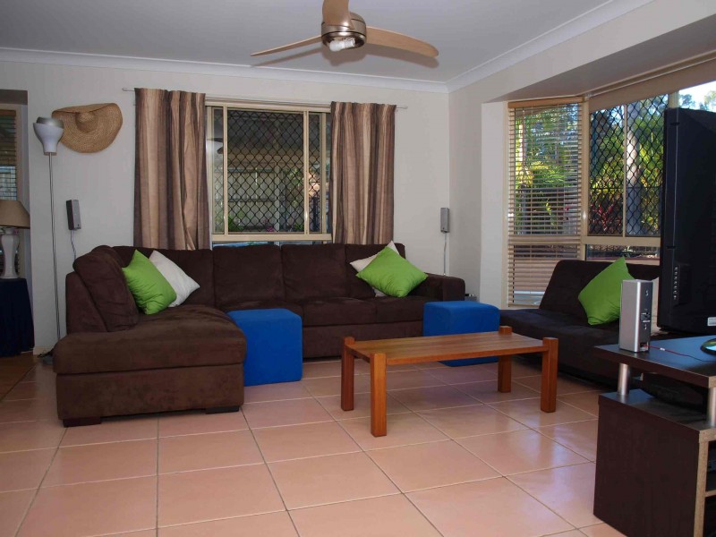 2 LAWMAN ST, Caloundra QLD 4551
