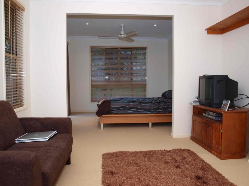 2 LAWMAN ST, Caloundra QLD 4551