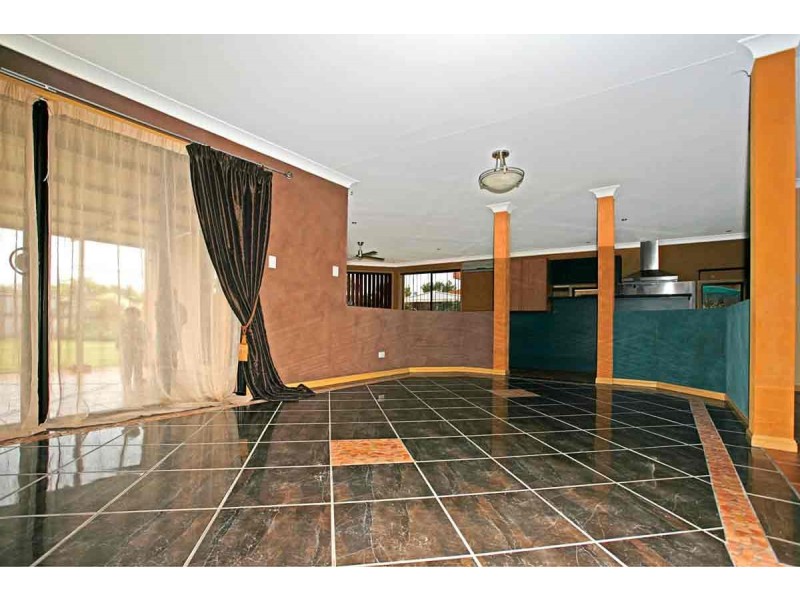 6 SEYCHELLES Pl, Kawana Island QLD 4575