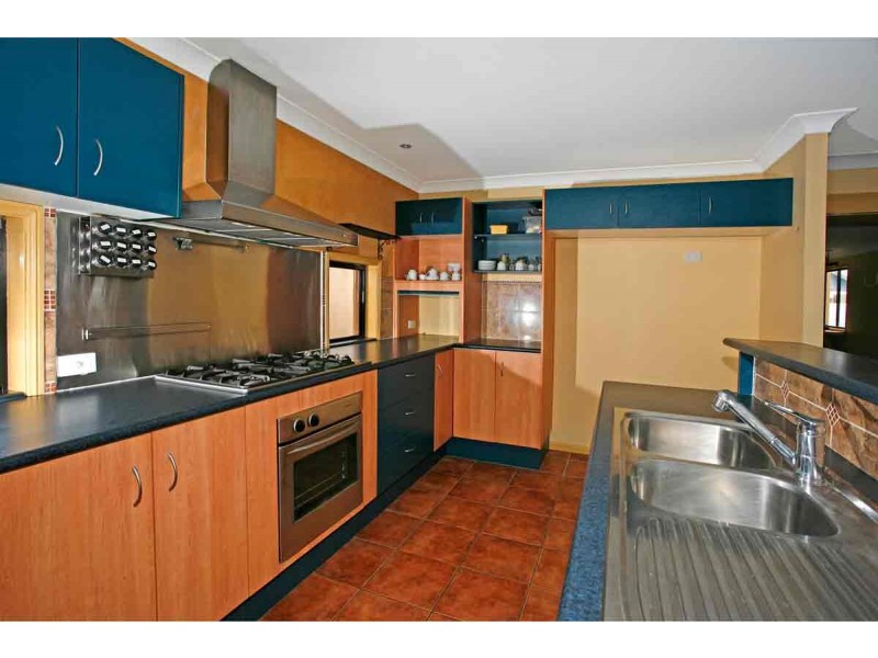 6 SEYCHELLES Pl, Kawana Island QLD 4575