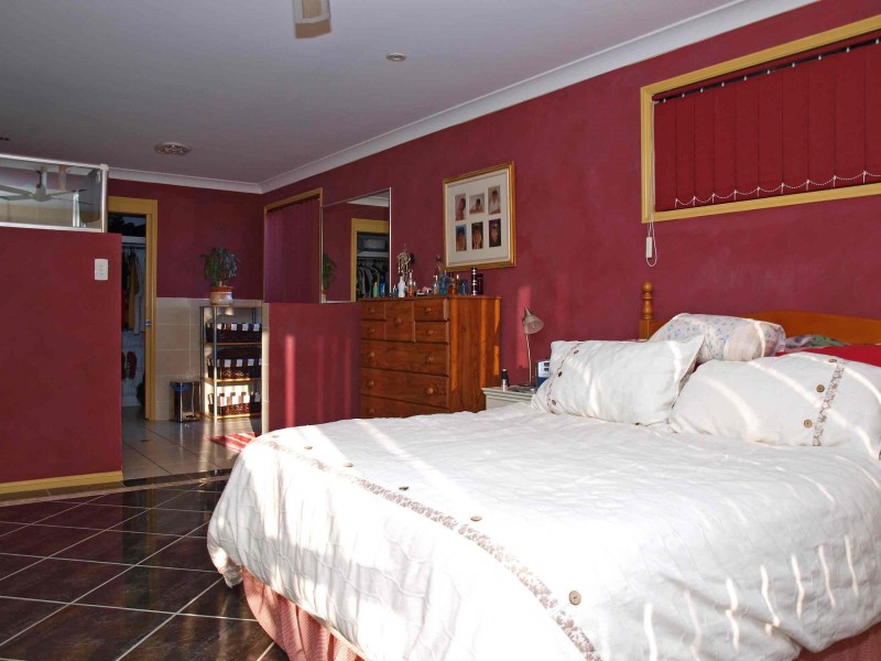 6 SEYCHELLES Pl, Kawana Island QLD 4575