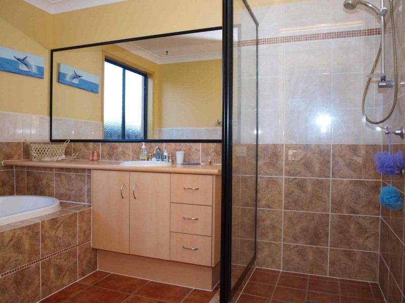 6 SEYCHELLES Pl, Kawana Island QLD 4575