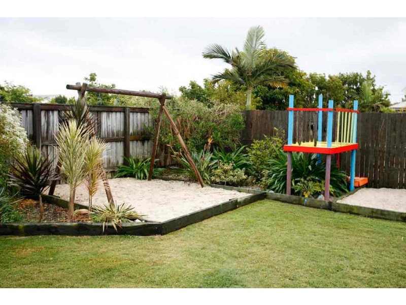 6 SEYCHELLES Pl, Kawana Island QLD 4575