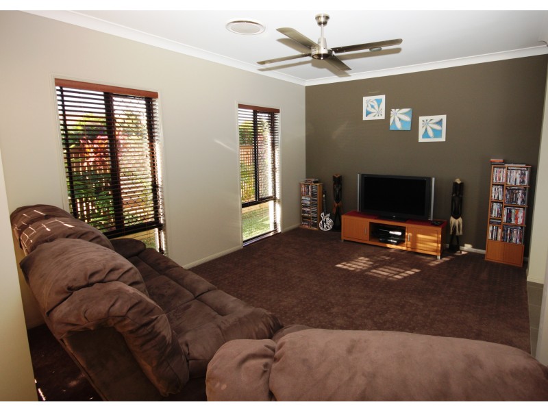 10  Peppermint  Cr, Sippy Downs QLD 4556