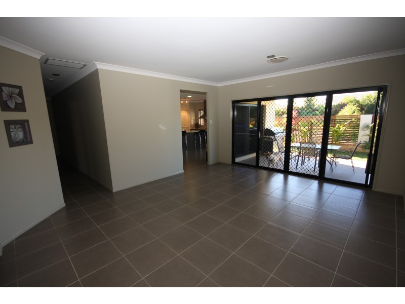 10  Peppermint  Cr, Sippy Downs QLD 4556