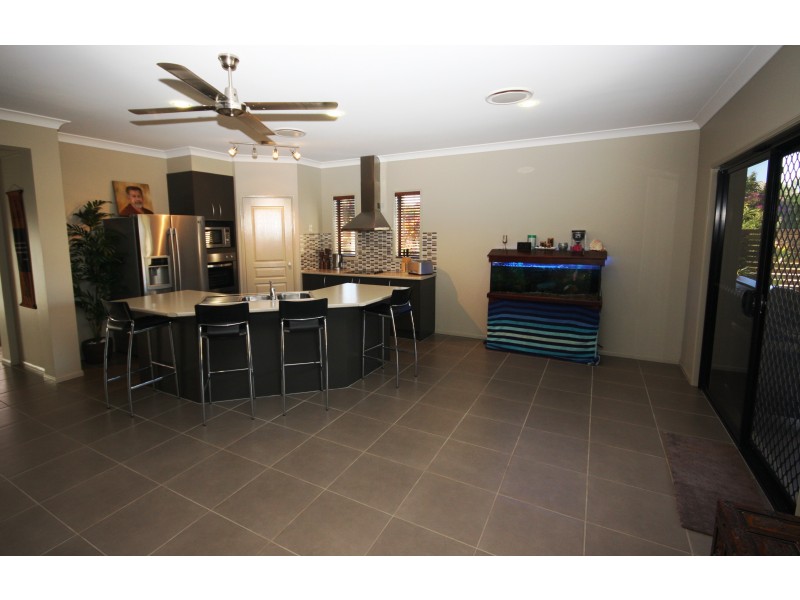 10  Peppermint  Cr, Sippy Downs QLD 4556