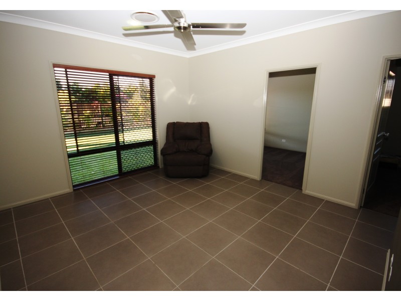 10  Peppermint  Cr, Sippy Downs QLD 4556