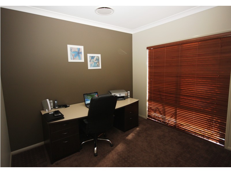 10  Peppermint  Cr, Sippy Downs QLD 4556