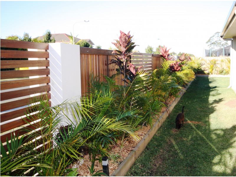 10  Peppermint  Cr, Sippy Downs QLD 4556