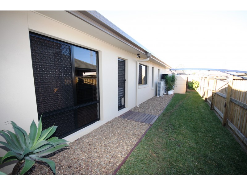 10  Peppermint  Cr, Sippy Downs QLD 4556