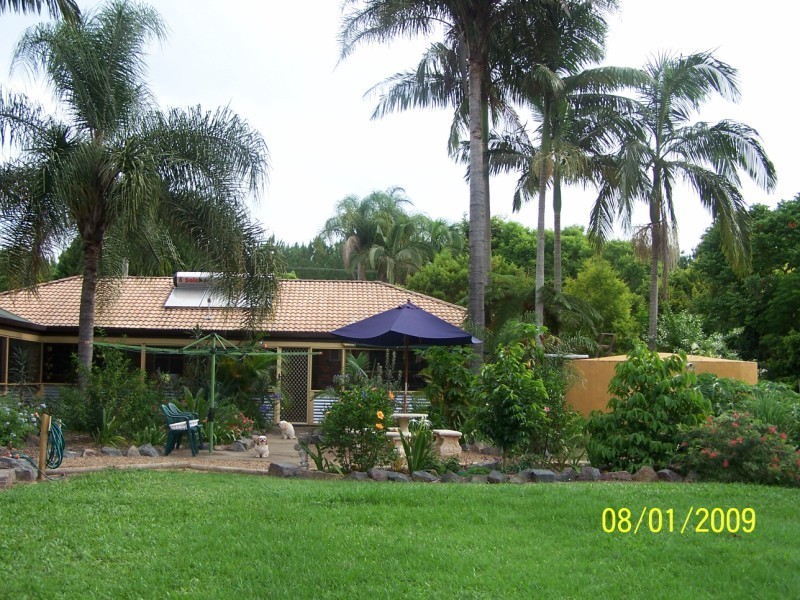 42 Johnston Rd, Glass House Mountains QLD 4518