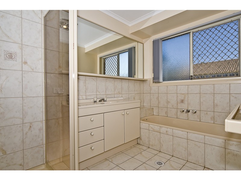 1 Sweetbrush Place, Mountain Creek QLD 4557