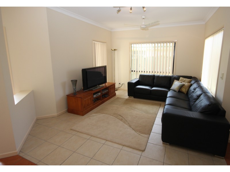 4 Picadilly La, Sippy Downs QLD 4556