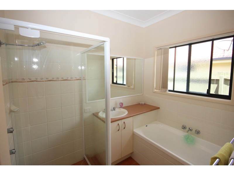 4 Picadilly La, Sippy Downs QLD 4556