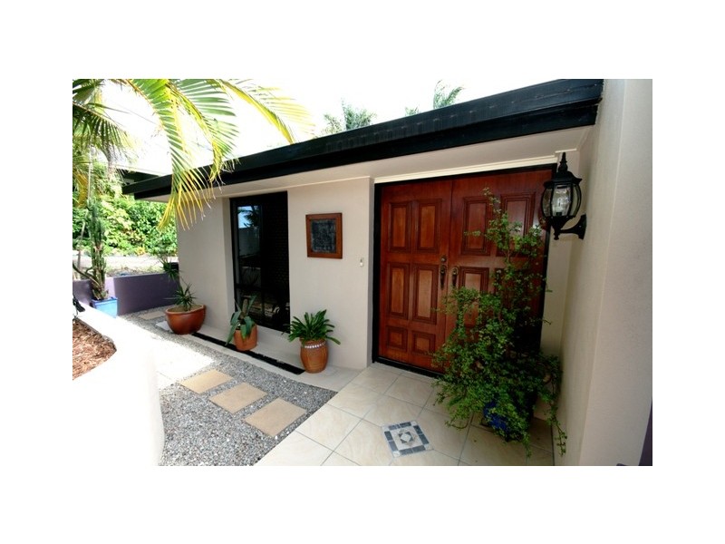 18 Pakenham st, Caloundra QLD 4551