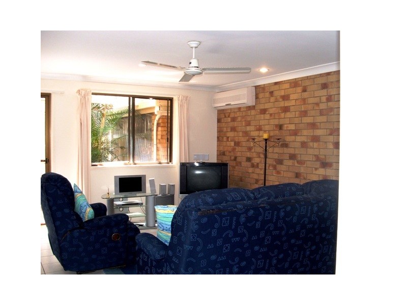 67 LAPOINYA CR, Warana QLD 4575