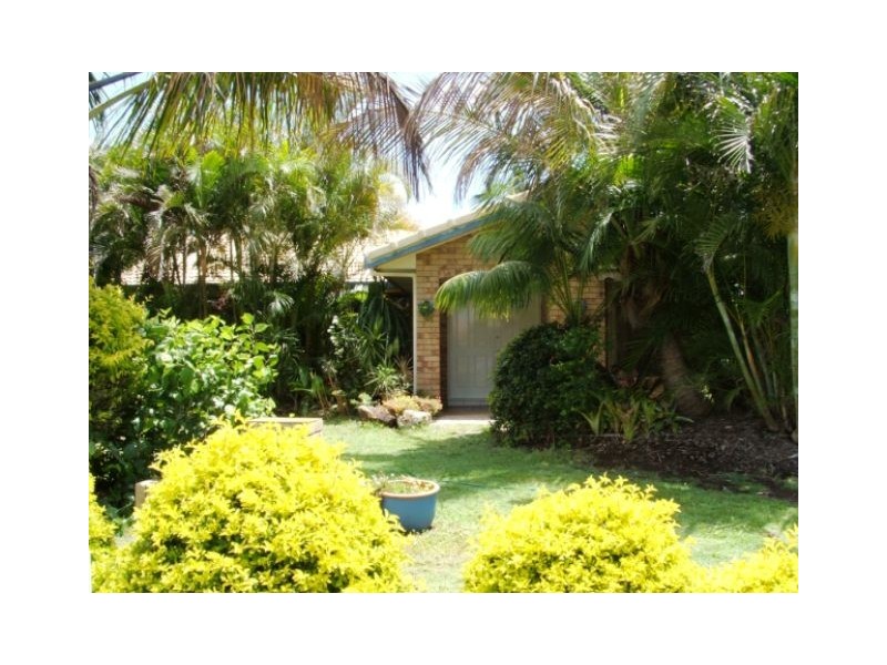 67 LAPOINYA CR, Warana QLD 4575