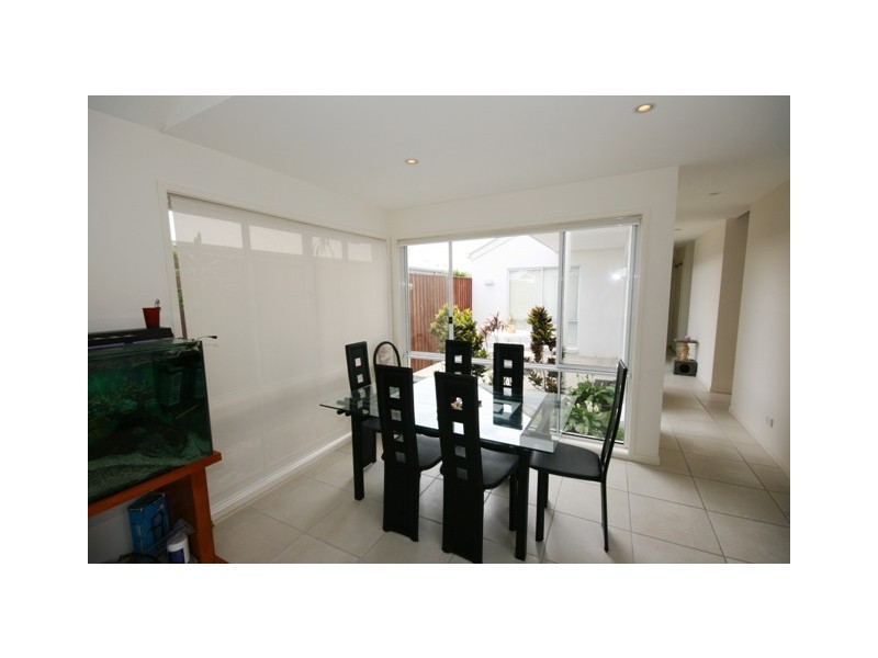 2 Dominica Place, Kawana Island QLD 4575