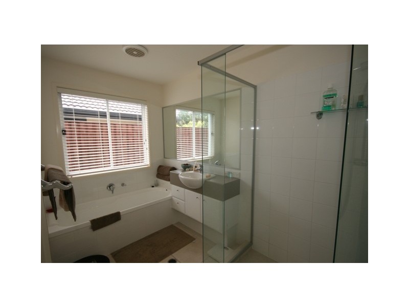 2 Dominica Place, Kawana Island QLD 4575