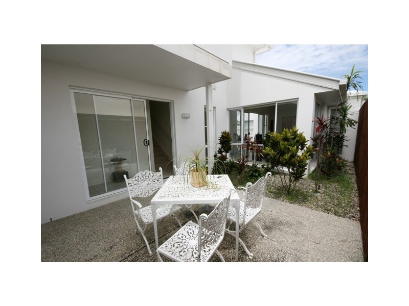 2 Dominica Place, Kawana Island QLD 4575