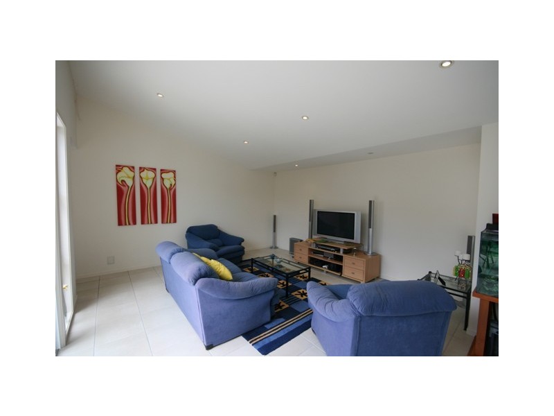 2 Dominica Place, Kawana Island QLD 4575